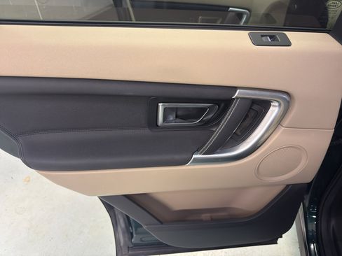 Used 2017 Land Rover Discovery Sport HSE image 30