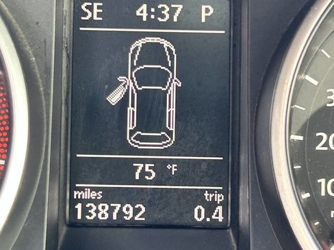 Used 2010 Volkswagen Golf 4-Door image 11