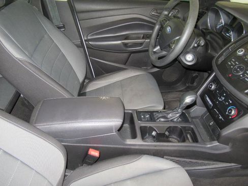 Used 2019 Ford Escape S image 26