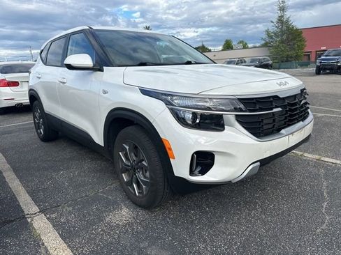 Used 2024 Kia Seltos LX AWD/4WD image 1