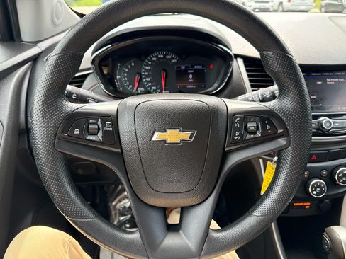 Used 2020 Chevrolet Trax LT FWD image 19