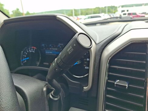 Used 2021 Ford F250 Lariat w/ Lariat Value Package AWD/4WD image 12