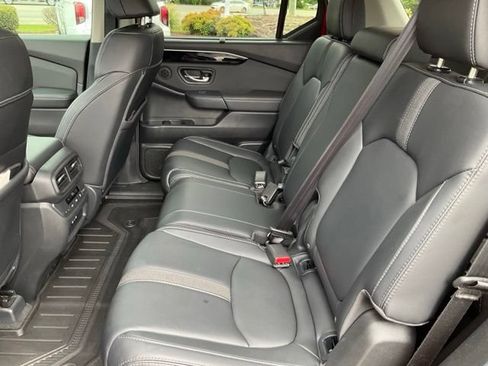 Used 2025 Honda Pilot EX-L image 16