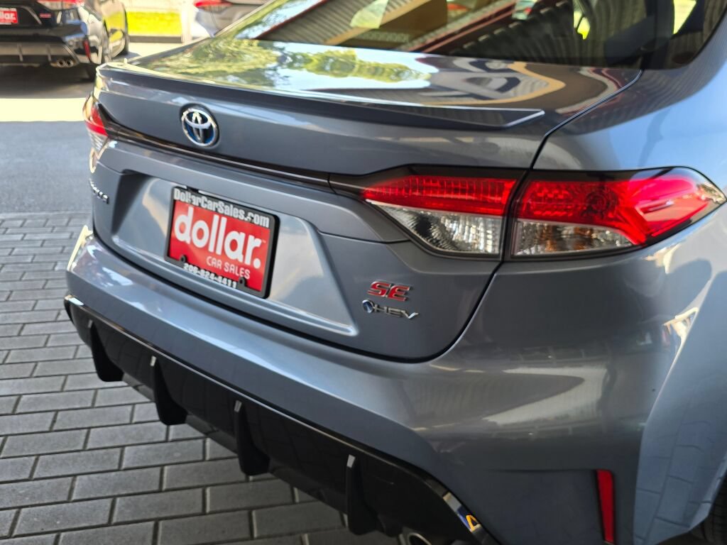 Used 2025 Toyota Corolla SE w/ SE Premium Package FWD image 15