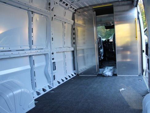Used 2025 RAM ProMaster 2500 FWD image 21