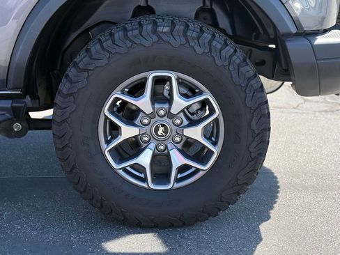 Used 2023 Ford Bronco Badlands image 15
