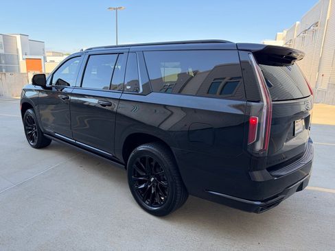 Used 2023 Cadillac Escalade ESV Sport Platinum w/ LPO, ONYX Package AWD/4WD image 5