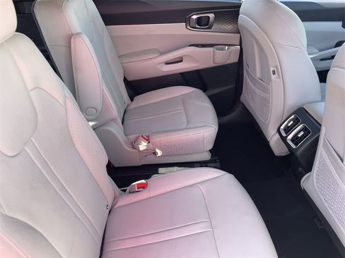 Certified 2025 Kia Sorento EX w/ EX Panoramic Sunroof Package image 12