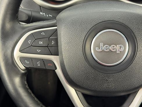 Used 2017 Jeep Cherokee Trailhawk w/ Cold Weather Group image 19