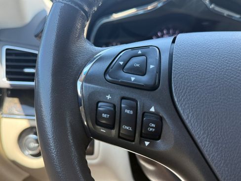 Used 2013 Lincoln MKT FWD image 18