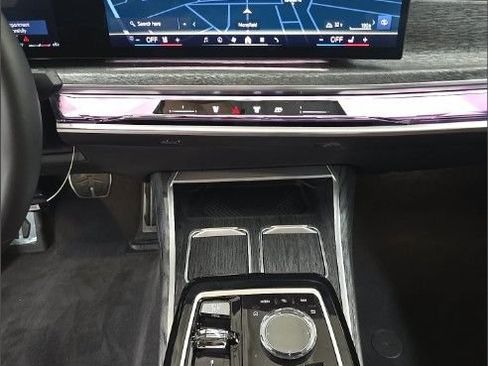 Used 2023 BMW 760i xDrive AWD/4WD image 4