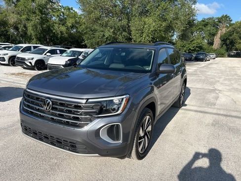 Used 2024 Volkswagen Atlas SE FWD image 2