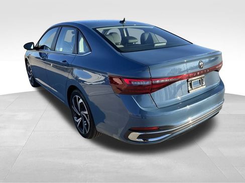 Used 2025 Volkswagen Jetta SEL image 5