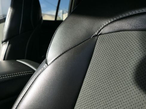 Used 2025 Jeep Grand Cherokee Altitude image 10