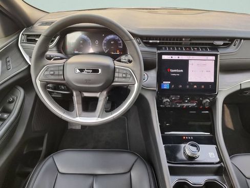 Used 2025 Jeep Grand Cherokee Limited RWD image 10