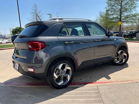 Used 2025 Hyundai Venue SEL image 6