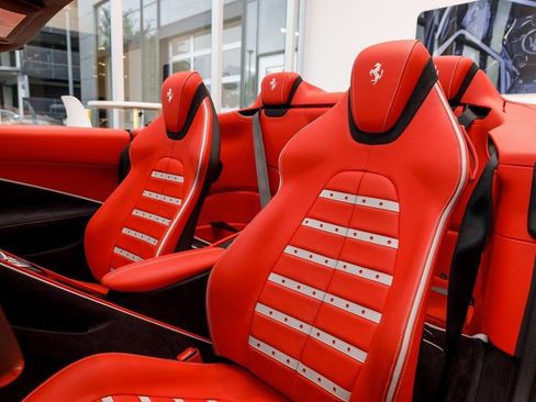 Used 2024 Ferrari Roma Spider image 30