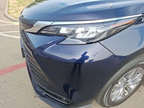 Used 2025 Toyota Sienna XLE image 10