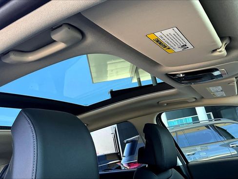 Used 2025 Kia Sportage SX Prestige image 12