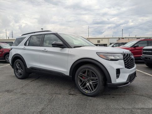 New 2026 Ford Explorer ST-Line image 2