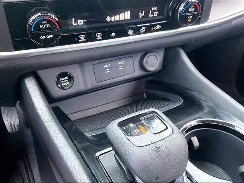 Used 2025 Nissan Rogue SV AWD/4WD image 31