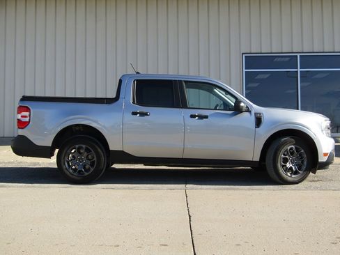 Used 2024 Ford Maverick XLT image 2