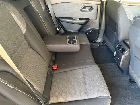 Used 2022 Nissan Rogue SV image 18