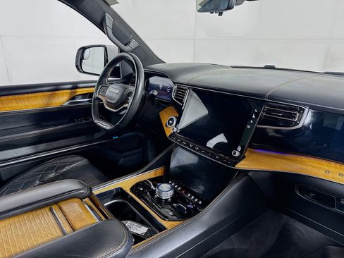 Used 2022 Jeep Grand Wagoneer Series III w/ Rear Seat Video Group 1 AWD/4WD image 31