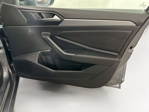 Used 2024 Volkswagen Jetta SE image 30