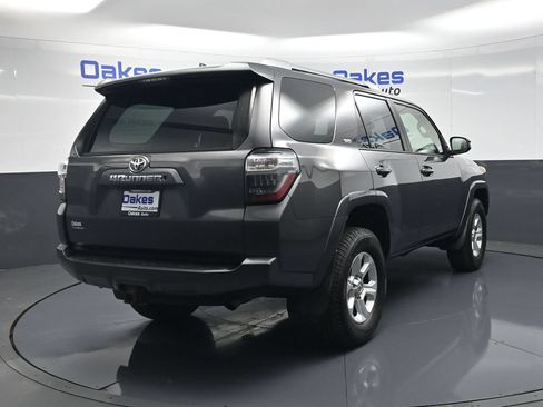 Used 2016 Toyota 4Runner SR5 AWD/4WD image 8