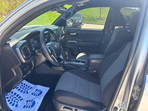 Used 2023 Toyota Tacoma TRD Off-Road w/ Technology Package AWD/4WD image 14