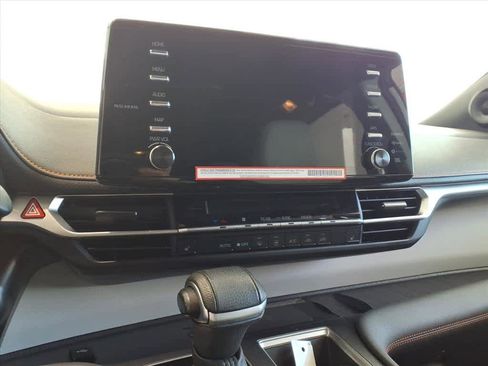 Used 2022 Toyota Sienna XSE image 14