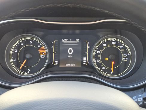 Used 2021 Jeep Cherokee Altitude image 18