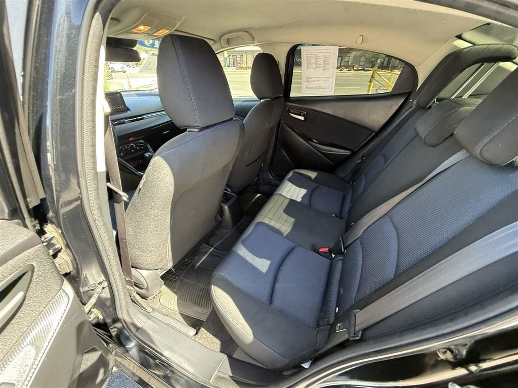 Used 2019 Toyota Yaris L FWD image 14