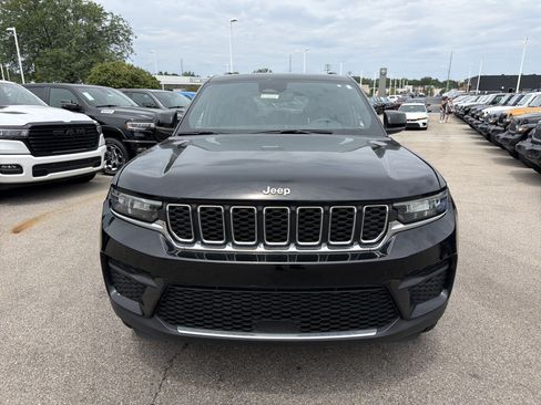Certified 2024 Jeep Grand Cherokee Laredo X w/ Luxury Tech Group I AWD/4WD image 3