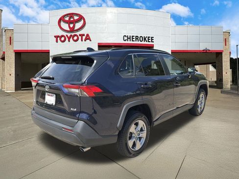 Used 2025 Toyota RAV4 XLE FWD image 5
