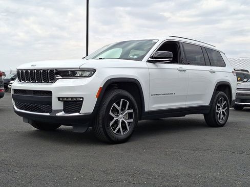 Used 2024 Jeep Grand Cherokee L Limited AWD/4WD image 3