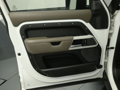 Used 2020 Land Rover Defender 110 HSE AWD/4WD image 19