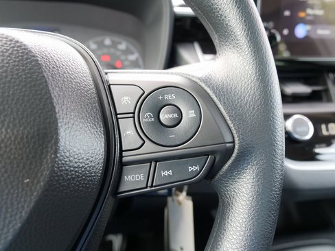 Used 2025 Toyota Corolla LE image 20