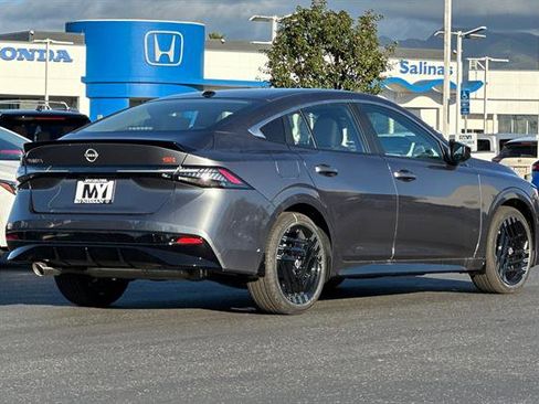 New 2026 Nissan Sentra SR w/ Floor Mat Package image 4