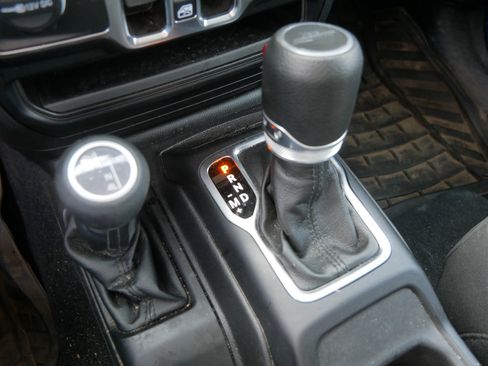 Certified 2023 Jeep Gladiator Sport image 23