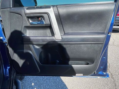 Used 2022 Toyota 4Runner SR5 Premium image 13