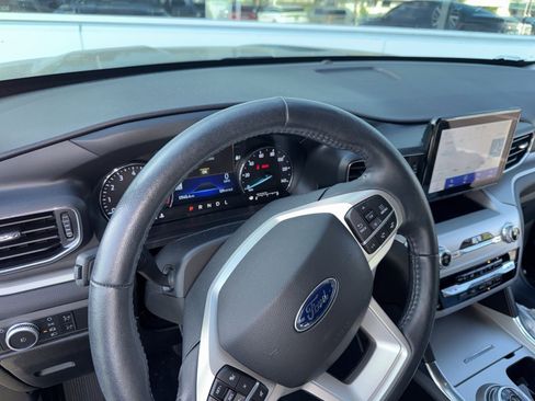Used 2022 Ford Explorer XLT w/ Equipment Group 202A image 15