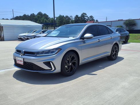 New 2026 Volkswagen Jetta SE FWD image 3