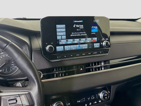 Used 2024 Mitsubishi Outlander SE image 18