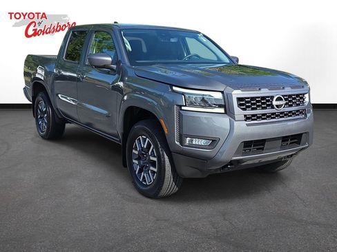 Used 2025 Nissan Frontier SL AWD/4WD image 3