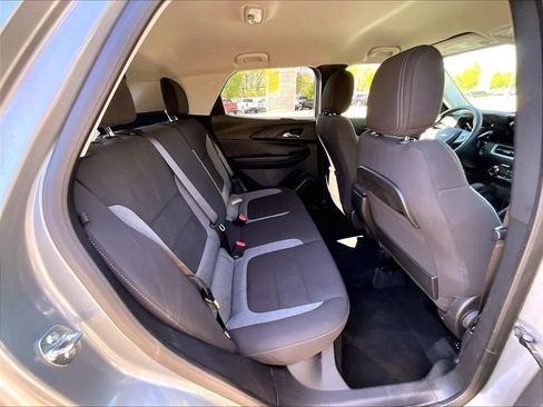 Used 2025 Chevrolet TrailBlazer LT AWD/4WD image 16