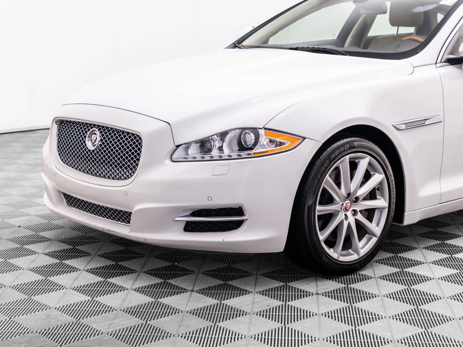 Used 2015 Jaguar XJ AWD image 44