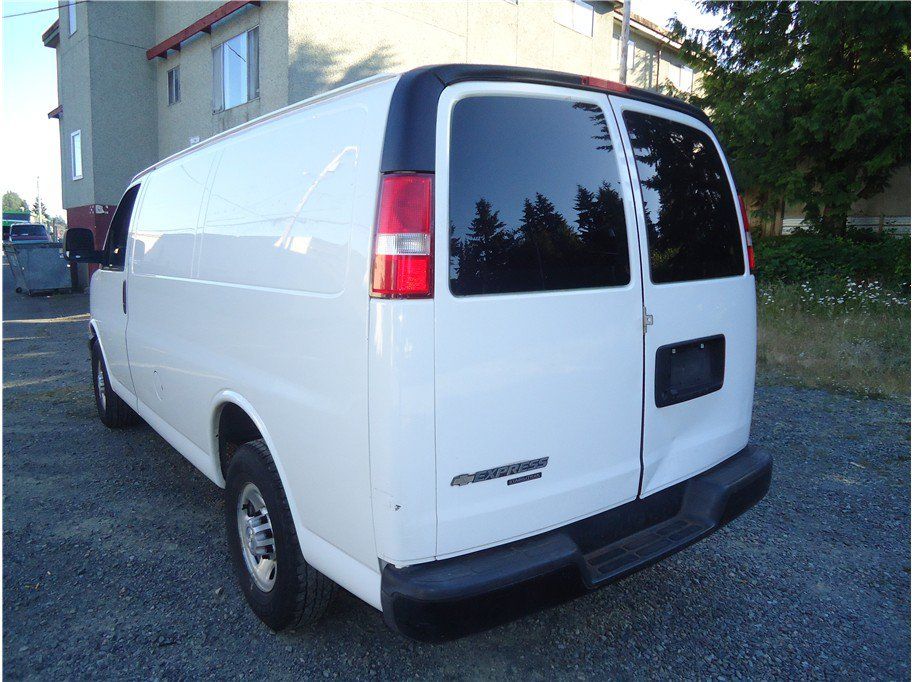 Used 2016 Chevrolet Express 2500 RWD image 9