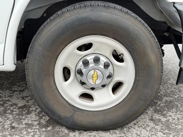 Used 2025 Chevrolet Express 3500 LT w/ LT Preferred Equipment Group RWD image 7
